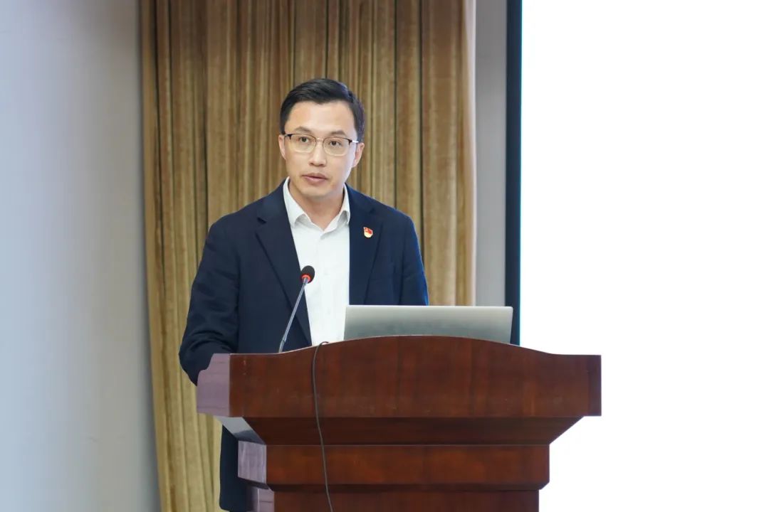 李君.JPG